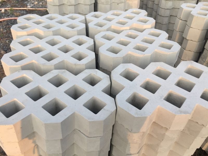 gạch bê tông trồng cỏ 8 lỗ