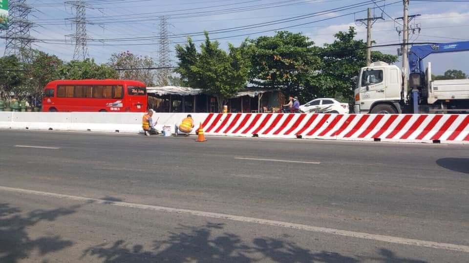 dải phân cách bê tông đúc sẵn